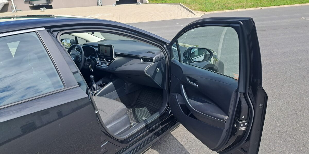 Ogłoszenie przetargu nieograniczonego na sprzedaż samochodu Toyota Corolla 1.5 MR`19 E6 z 2022 roku.