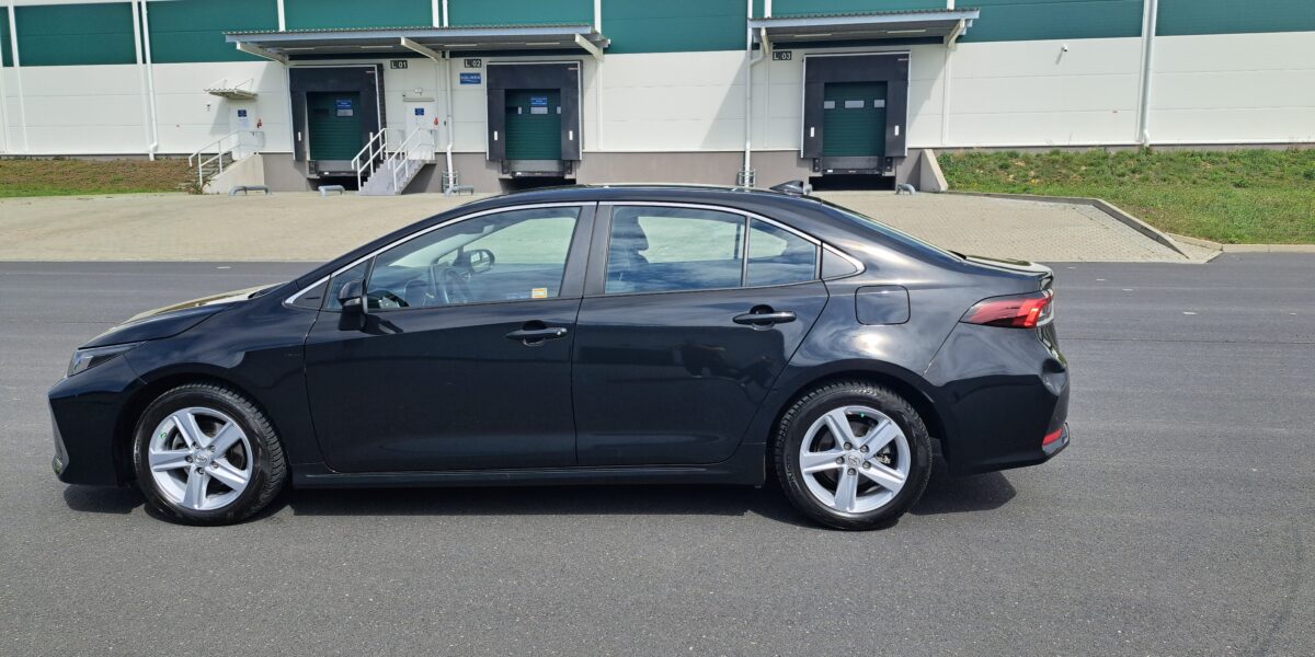 Ogłoszenie przetargu nieograniczonego na sprzedaż samochodu Toyota Corolla 1.5 MR`19 E6 z 2022 roku.