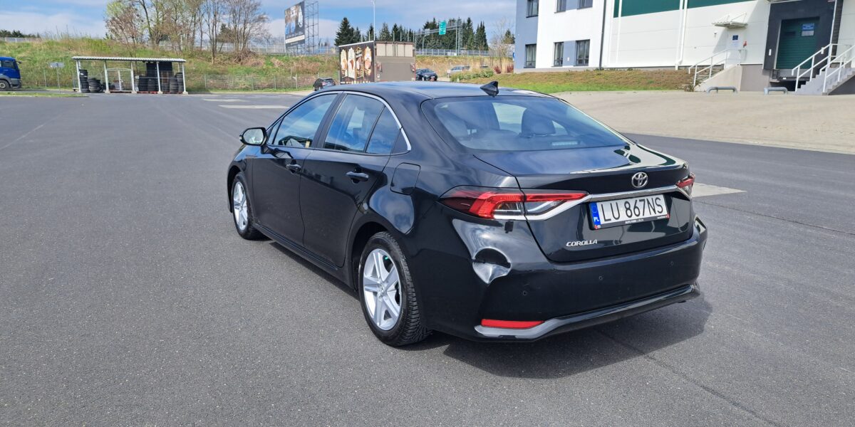 Ogłoszenie przetargu nieograniczonego na sprzedaż samochodu Toyota Corolla 1.5 MR`19 E6 z 2022 roku.
