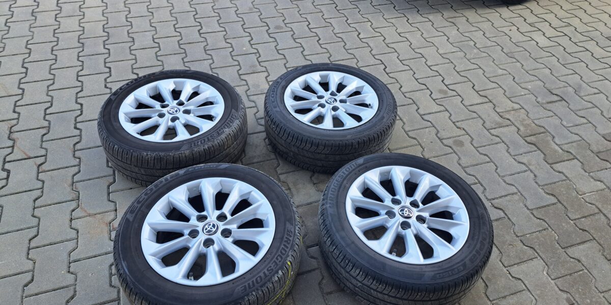 Ogłoszenie przetargu nieograniczonego na sprzedaż samochodu Toyota Corolla 1.5 MR`19 E6 z 2022 roku.