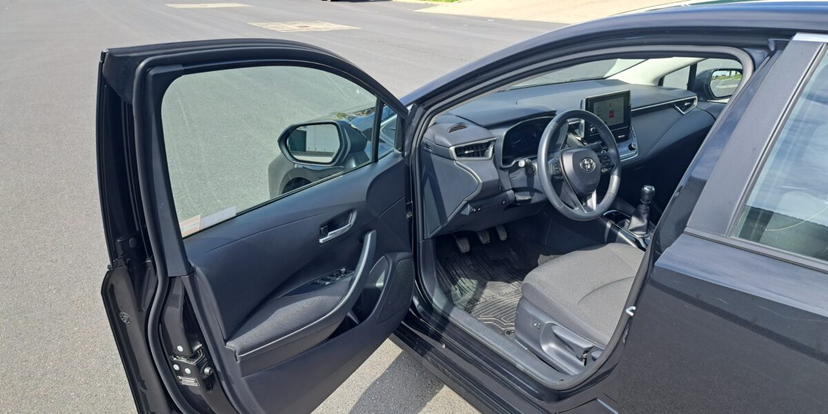 Ogłoszenie przetargu nieograniczonego na sprzedaż samochodu Toyota Corolla 1.5 MR`19 E6 z 2022 roku.