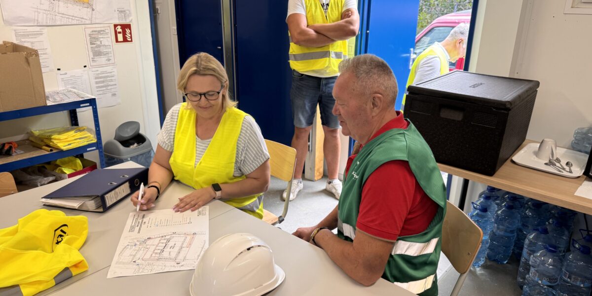 Budowa hali wysokiego składowania M1 na finiszu