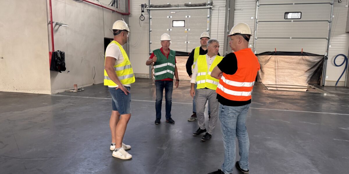 Budowa hali wysokiego składowania M1 na finiszu