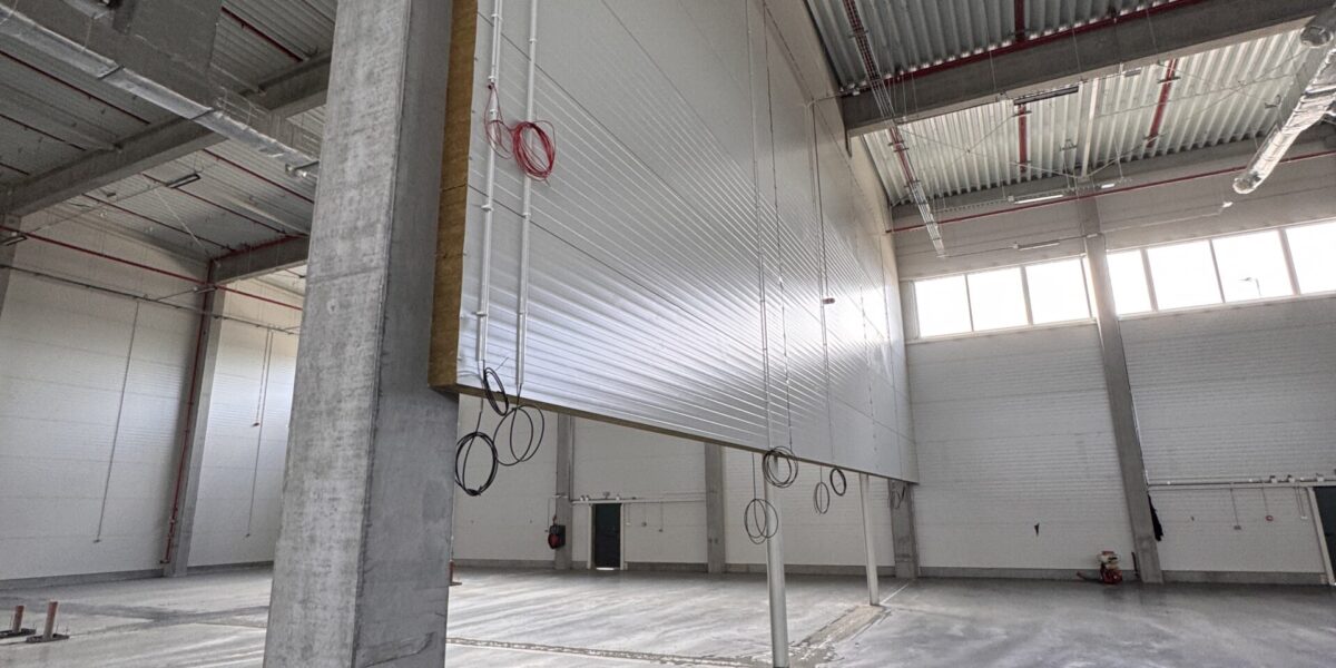 Budowa hali wysokiego składowania M1 na finiszu