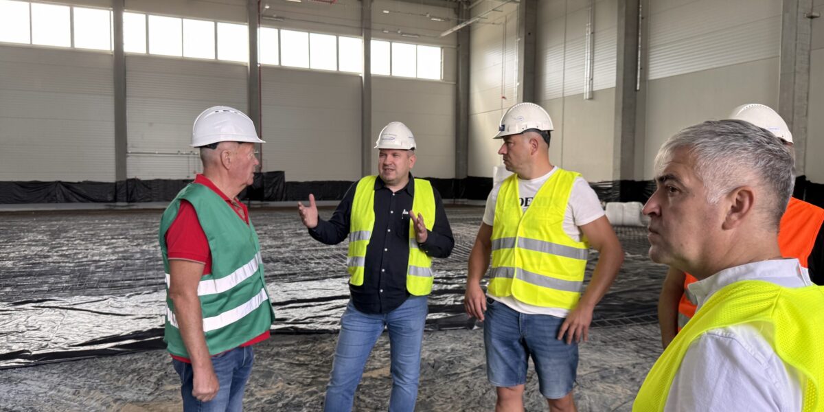 Budowa hali wysokiego składowania M1 na finiszu