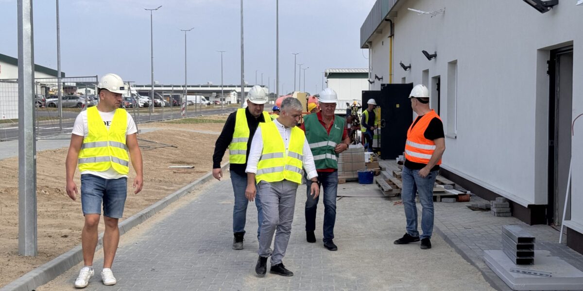 Budowa hali wysokiego składowania M1 na finiszu